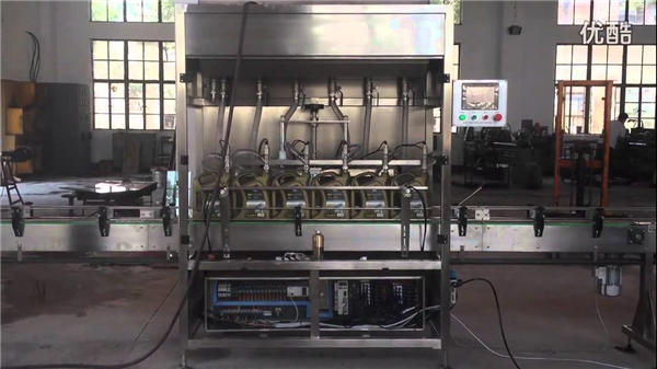 Поршневая автоматическая машина для розлива масла в бутылки 1-5л