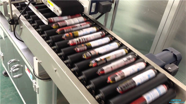 Автоматическая этикетировочная машина для колбасных изделий с питателем