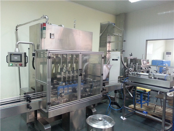 Полностью автоматическая машина для наполнения смазочным маслом